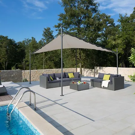 فيلة Tireli *